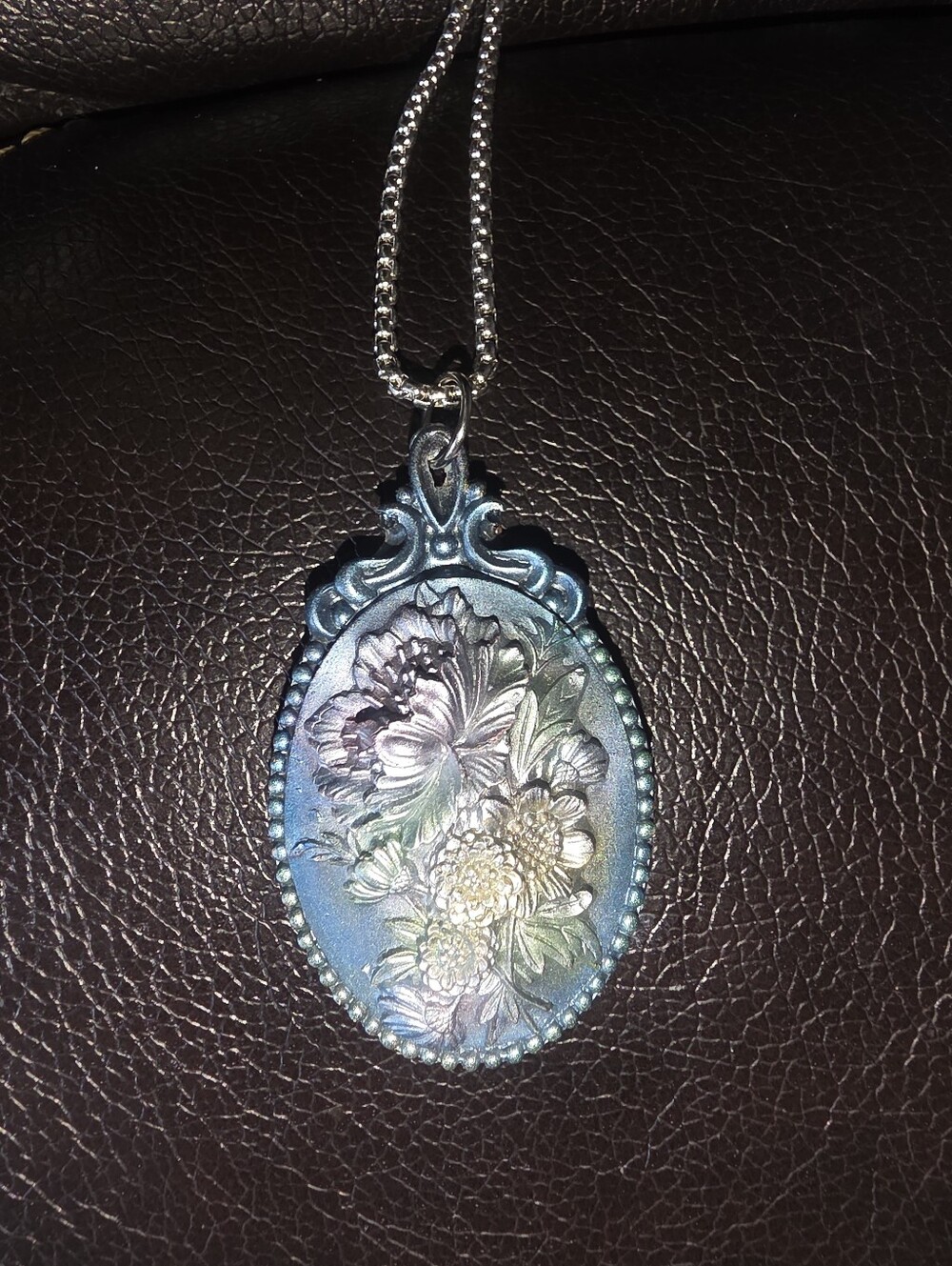 Floral Hibiscus Cameo Resin Handmade Pendant On Silver Tone 18" Chain